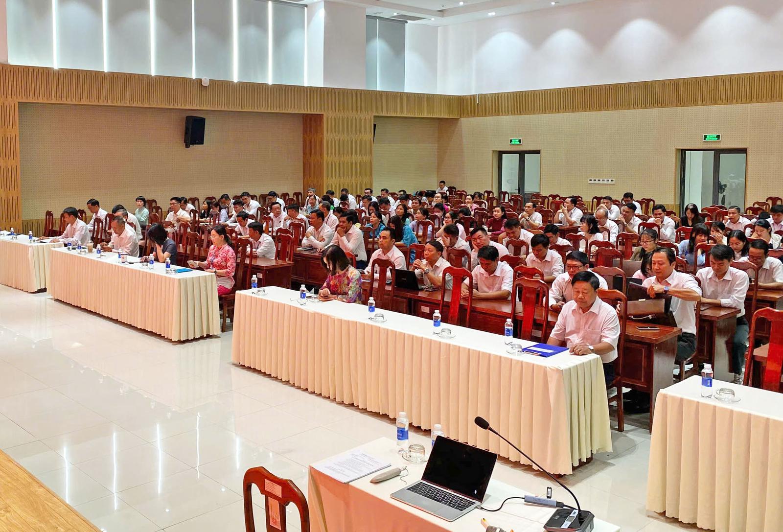 Description: C:\Users\Admin\Desktop\hình.jpg